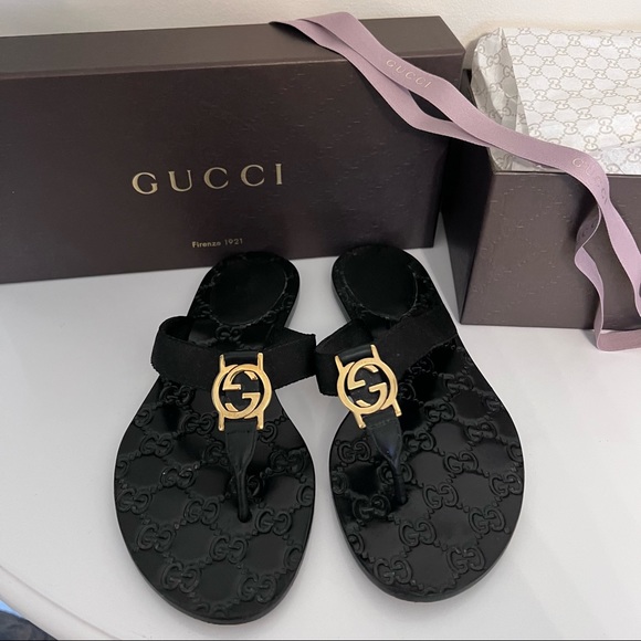 Gucci Shoes - Pre-owned Gucci GG Thong Sandals
